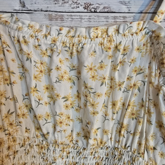 American Eagle Floral Smocked Crop Top - White and Yellow Womans Size Small - Picture 4 of 6